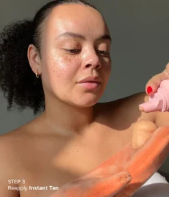 CAIA Cosmetics Hudvård|Brun Utan Sol<INSTANTLY TANNED